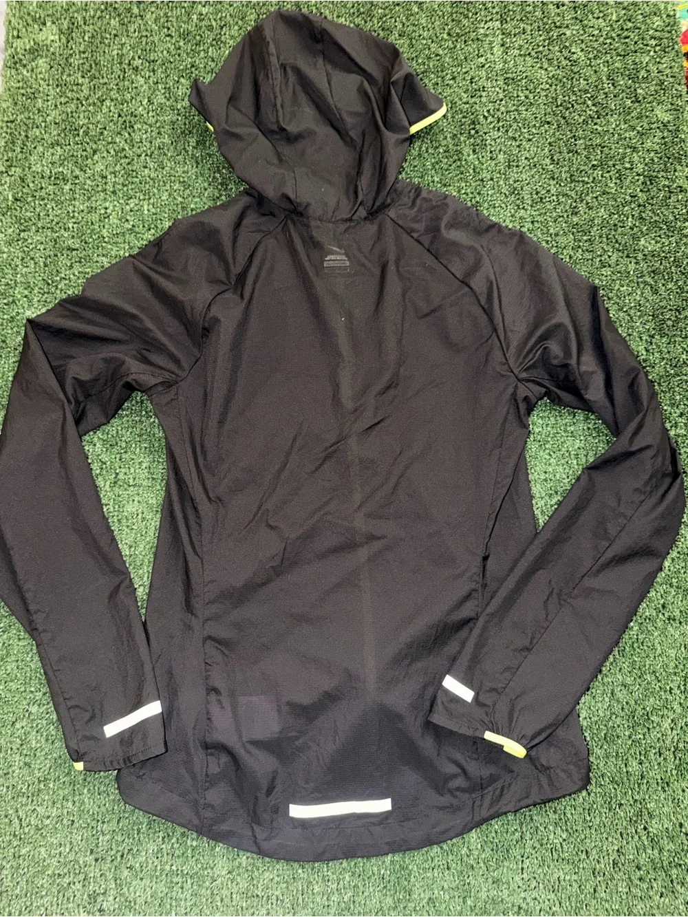 Nike Impossibly Light Women’s Running Jacket Black/Volt Size S